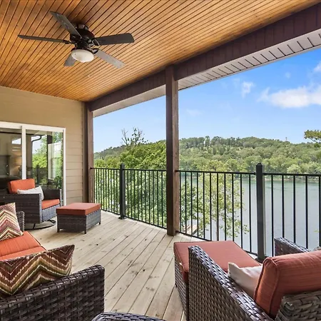 Lakeshore Getaway